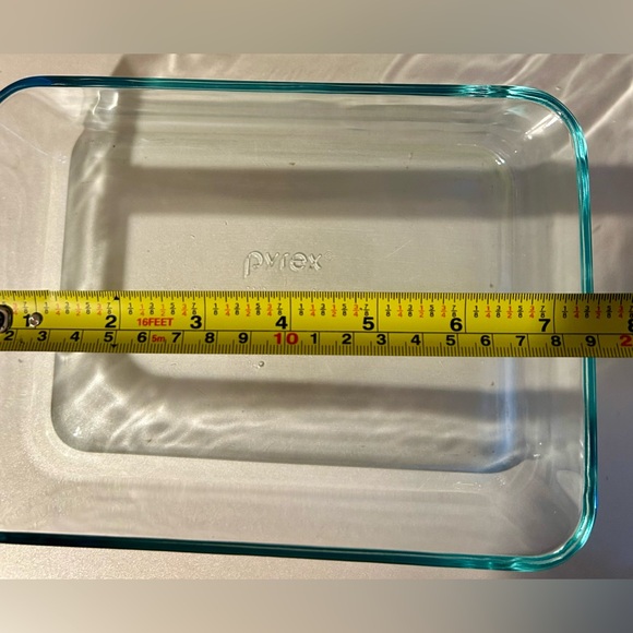 6 baking dishes (5 Pyrex) w/blue tint. - Picture 11 of 15